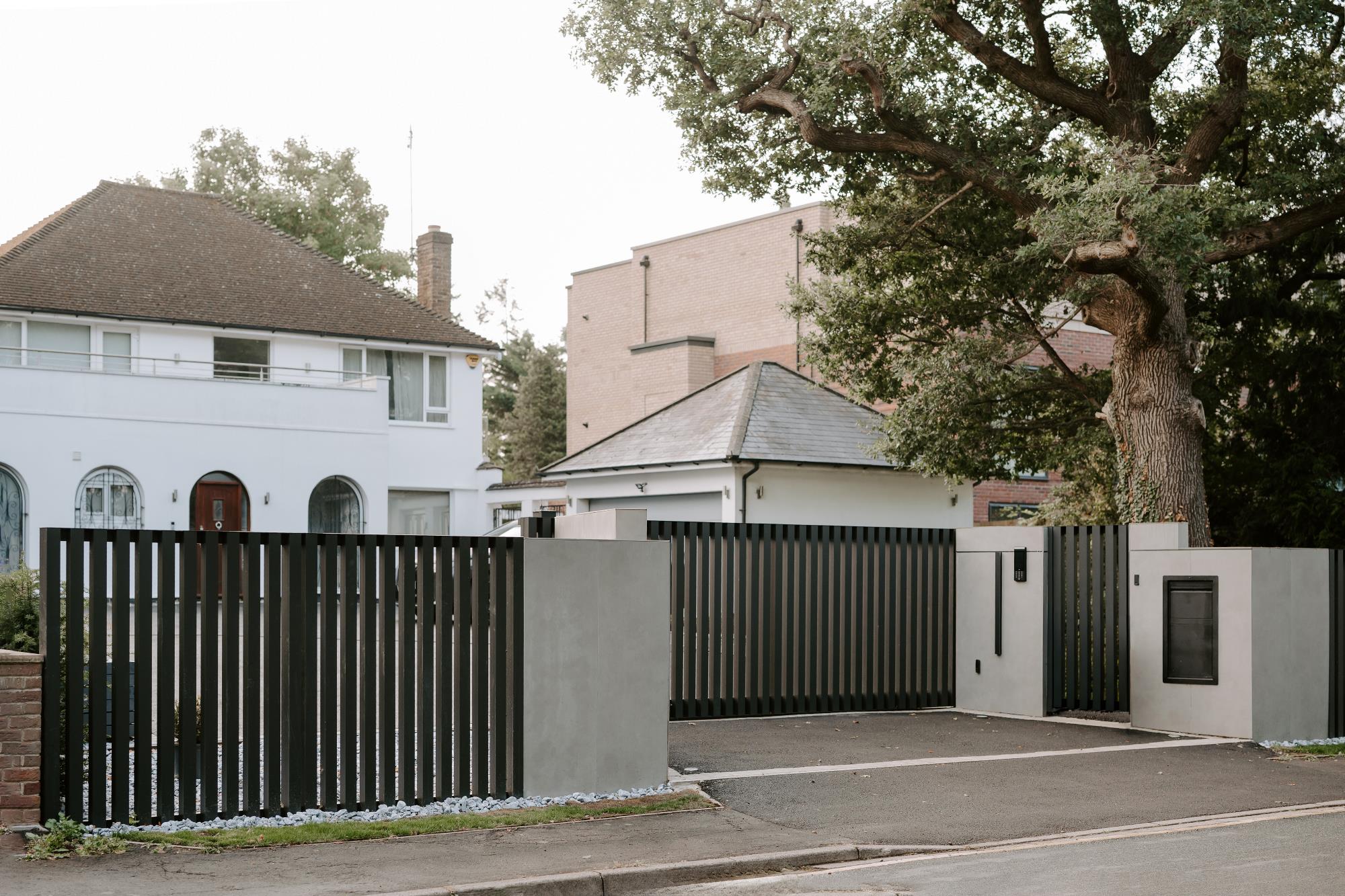 Gates and white house